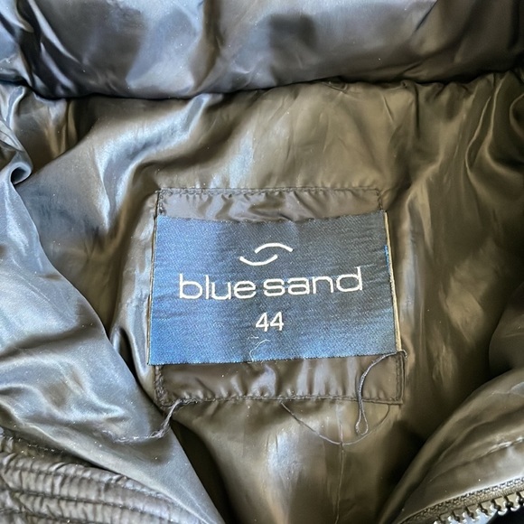 BlueSand 44 Women’s Belted Hooded Black Puffer Jacket, see pictures for sizing - Picture 3 of 10